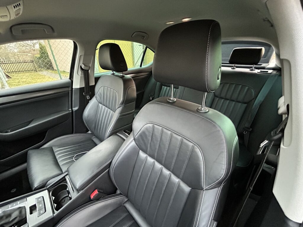Škoda Superb po čištění interiér